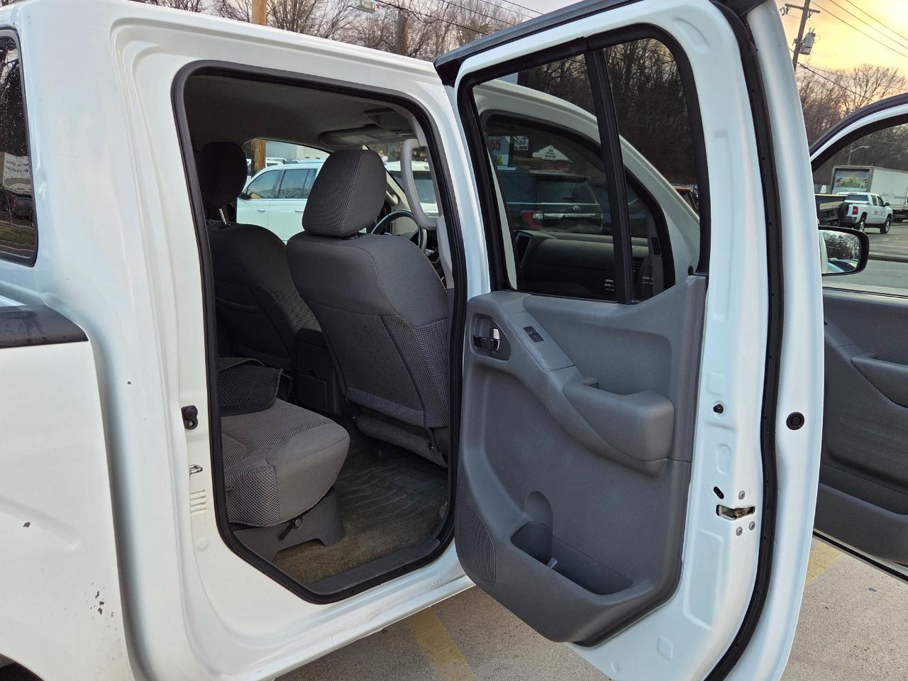 Nissan Frontier PRO-4X Crew Cab 5AT 4WD 2017