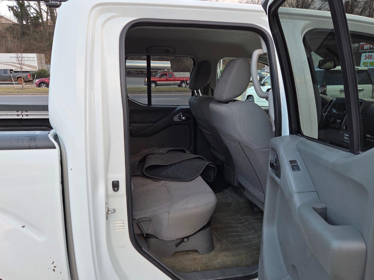 Nissan Frontier PRO-4X Crew Cab 5AT 4WD 2017