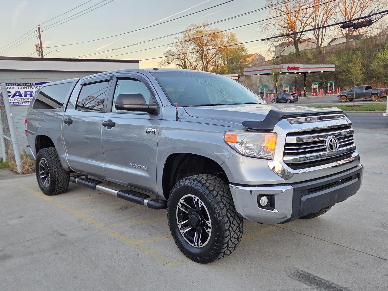 Toyota Tundra SR5 5.7L V8 CrewMax 4WD 2017