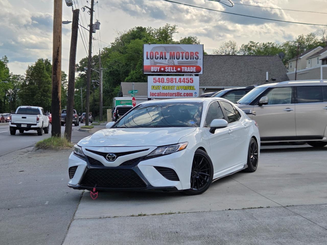 Toyota Camry SE 2020