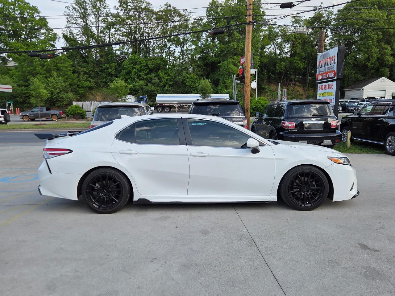 Toyota Camry SE 2020