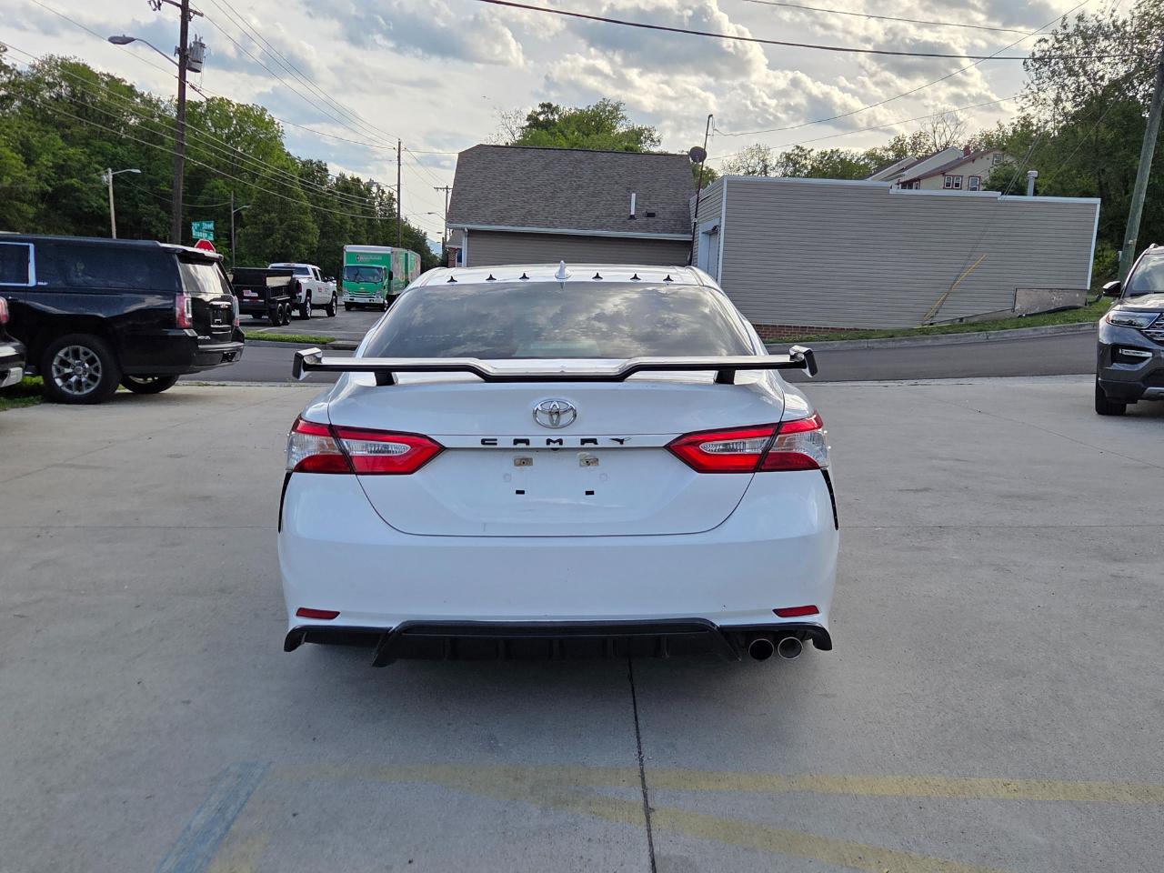 Toyota Camry SE 2020