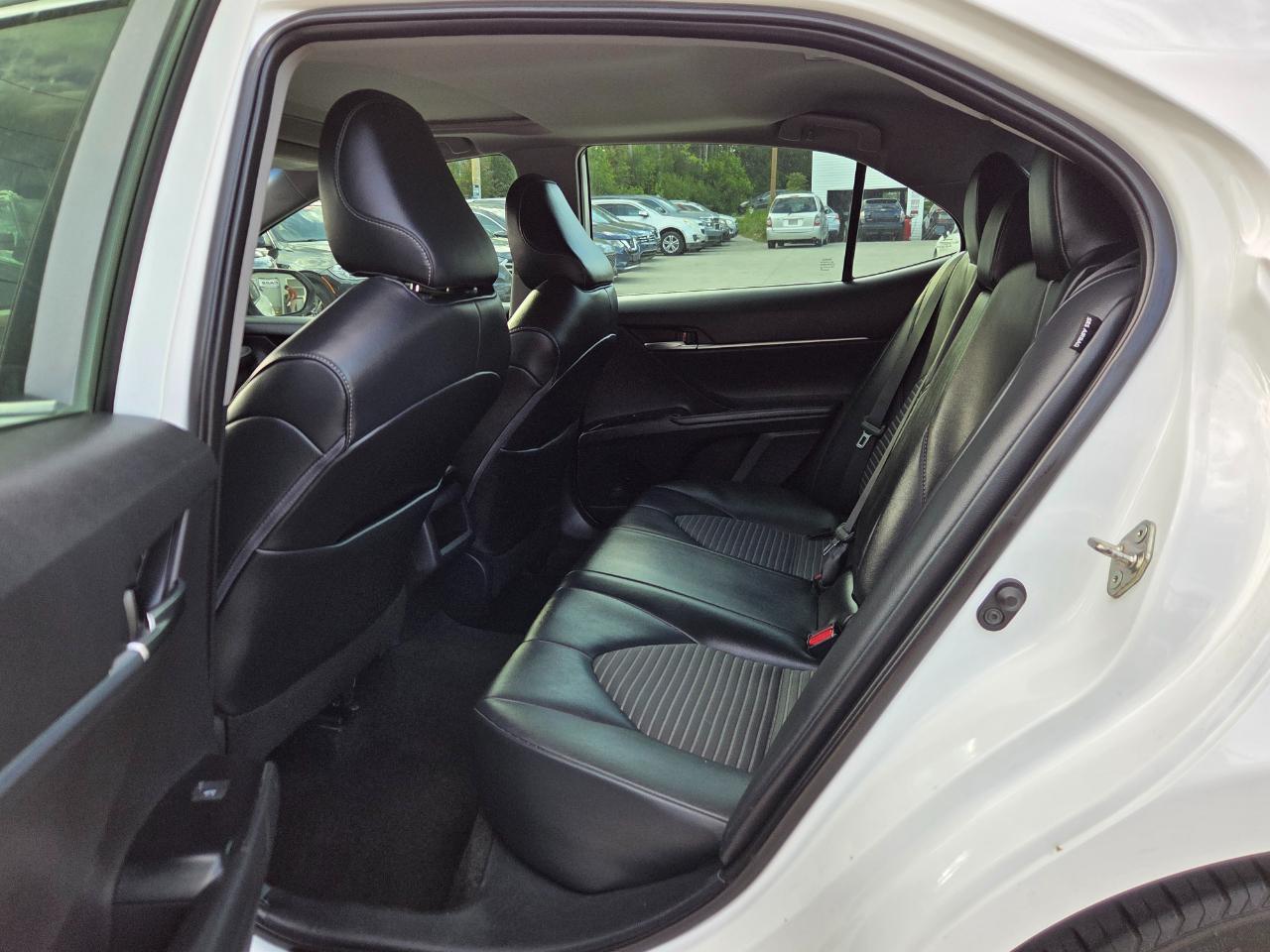 Toyota Camry SE 2020