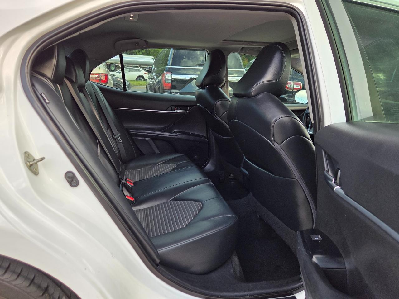 Toyota Camry SE 2020