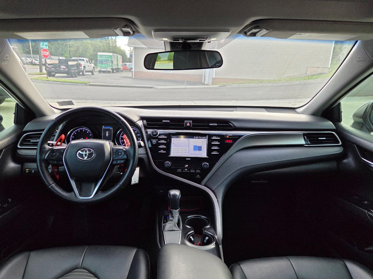Toyota Camry SE 2020