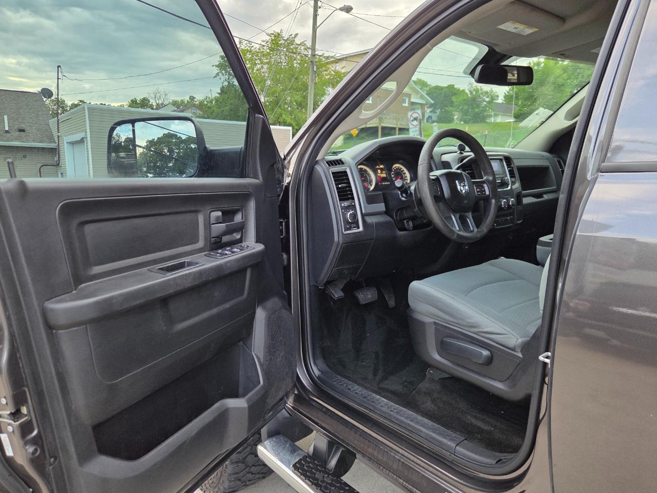 RAM 3500 Tradesman Crew Cab 4WD 2017