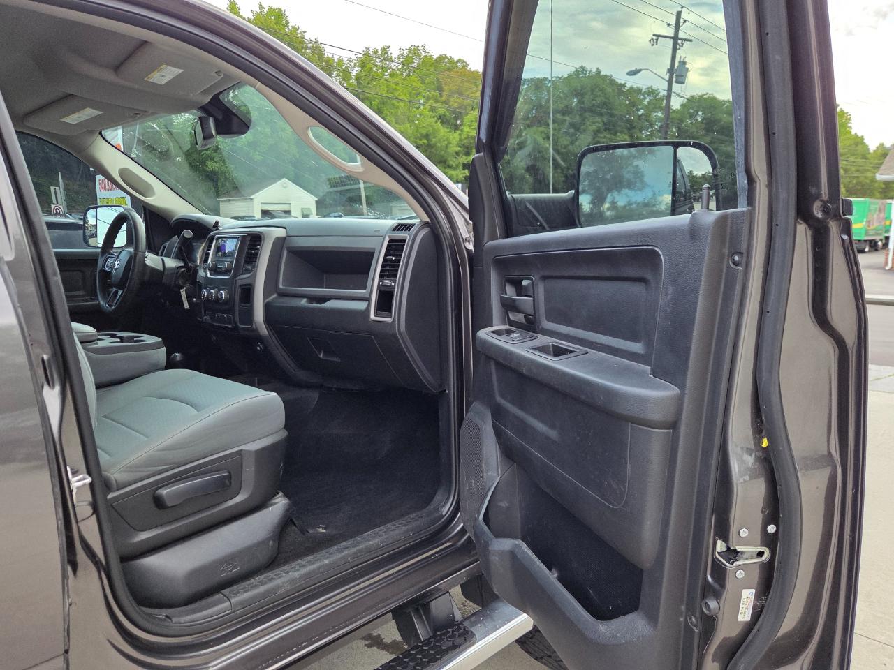 RAM 3500 Tradesman Crew Cab 4WD 2017