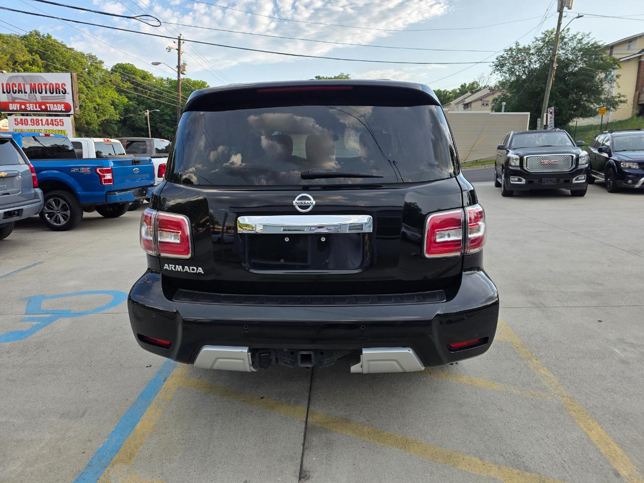 Nissan Armada SV 2017