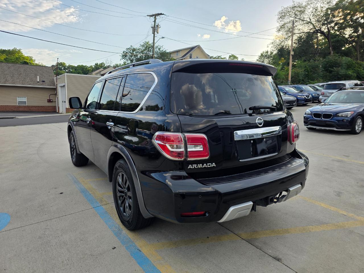 Nissan Armada SV 2017