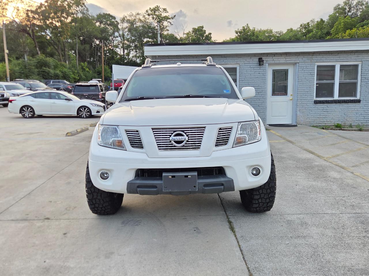 Nissan Frontier SL Crew Cab 4WD 2011