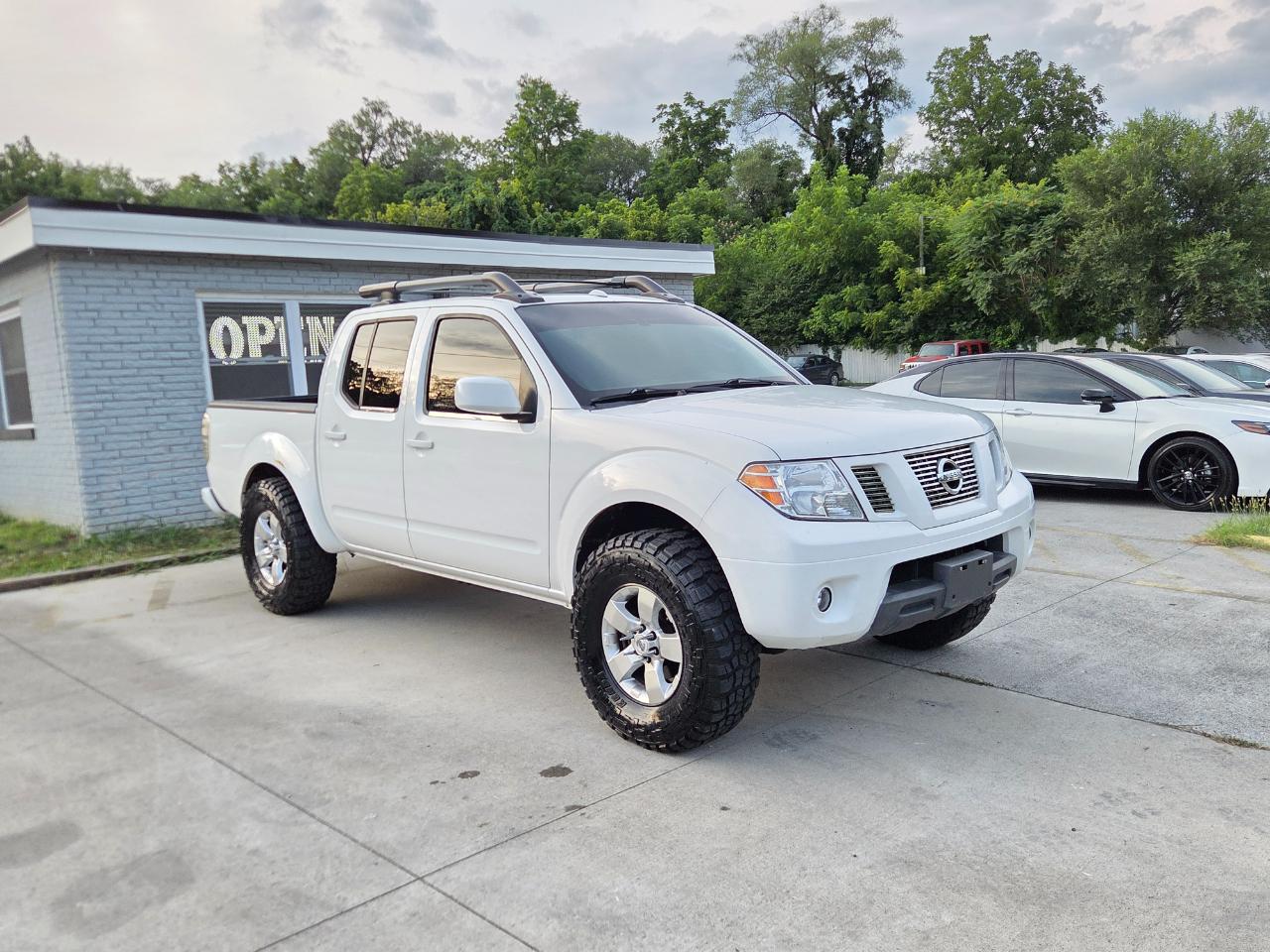 Nissan Frontier SL Crew Cab 4WD 2011