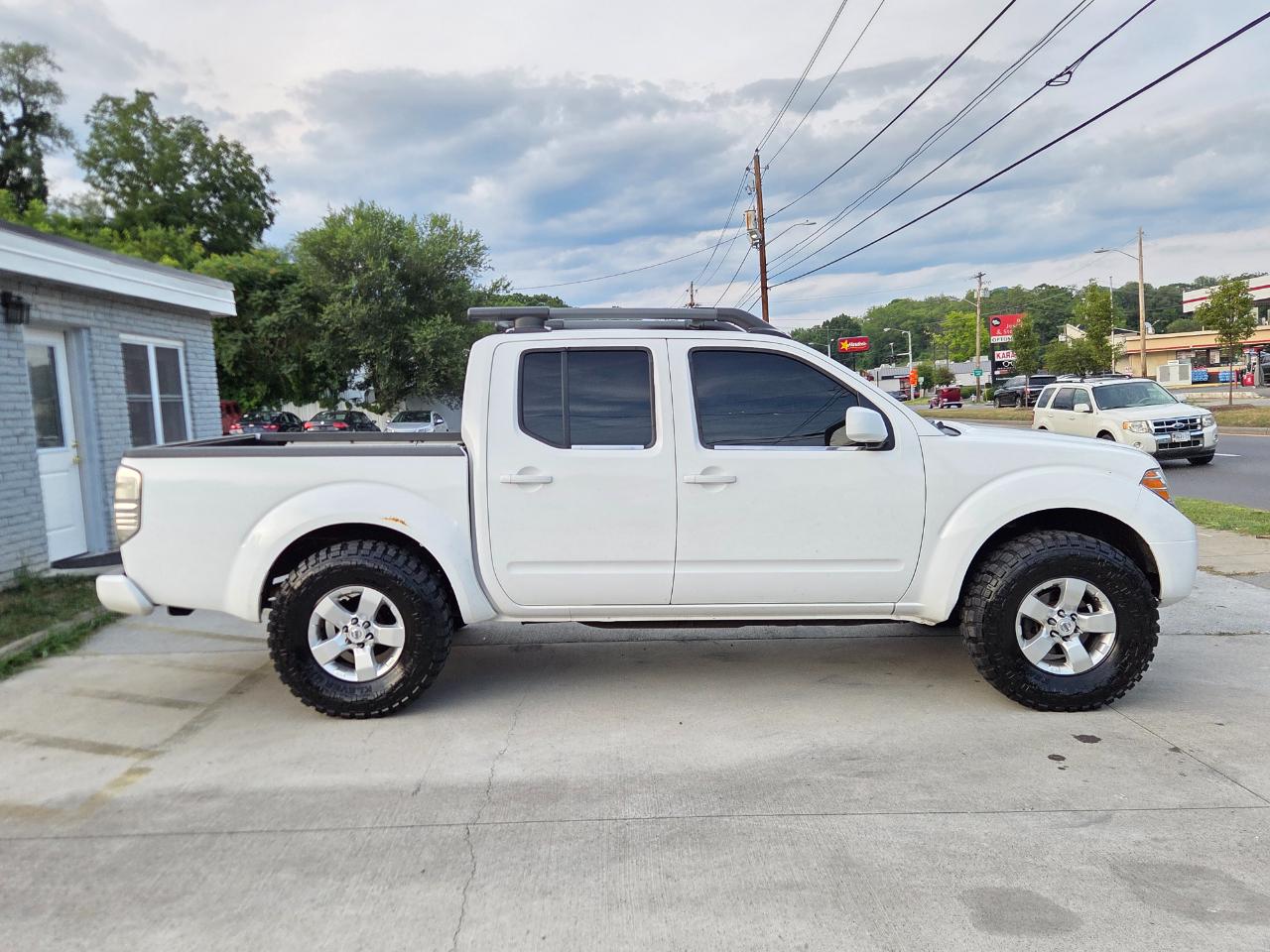 Nissan Frontier SL Crew Cab 4WD 2011