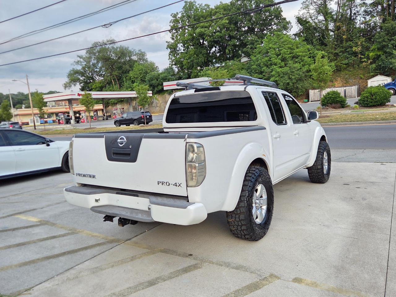 Nissan Frontier SL Crew Cab 4WD 2011
