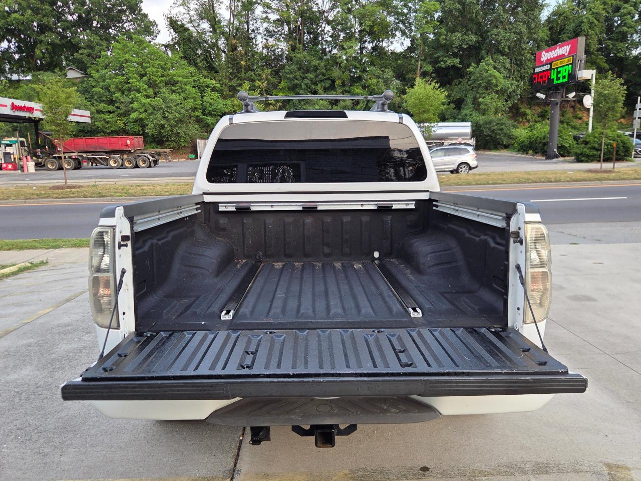 Nissan Frontier SL Crew Cab 4WD 2011