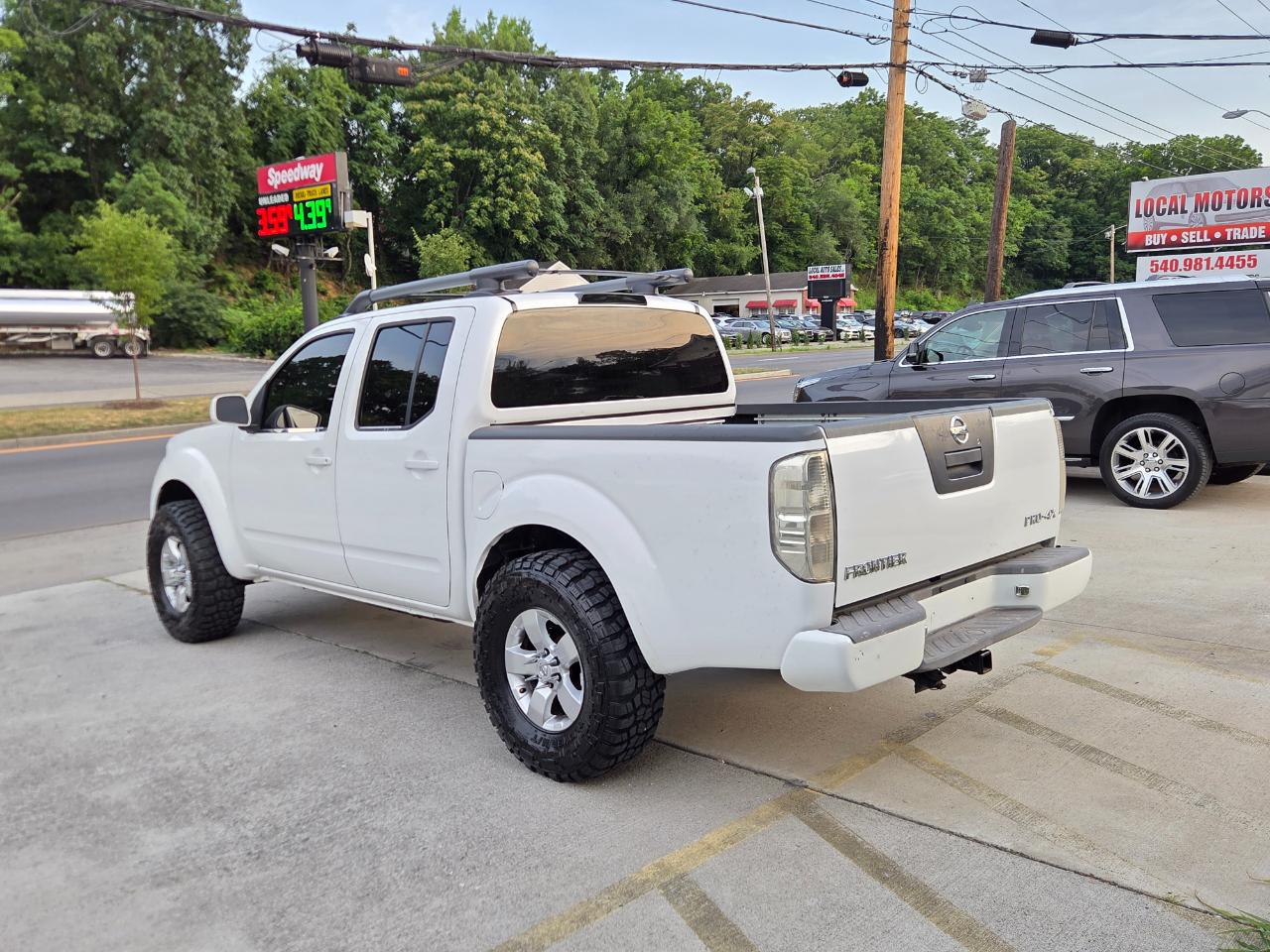 Nissan Frontier SL Crew Cab 4WD 2011