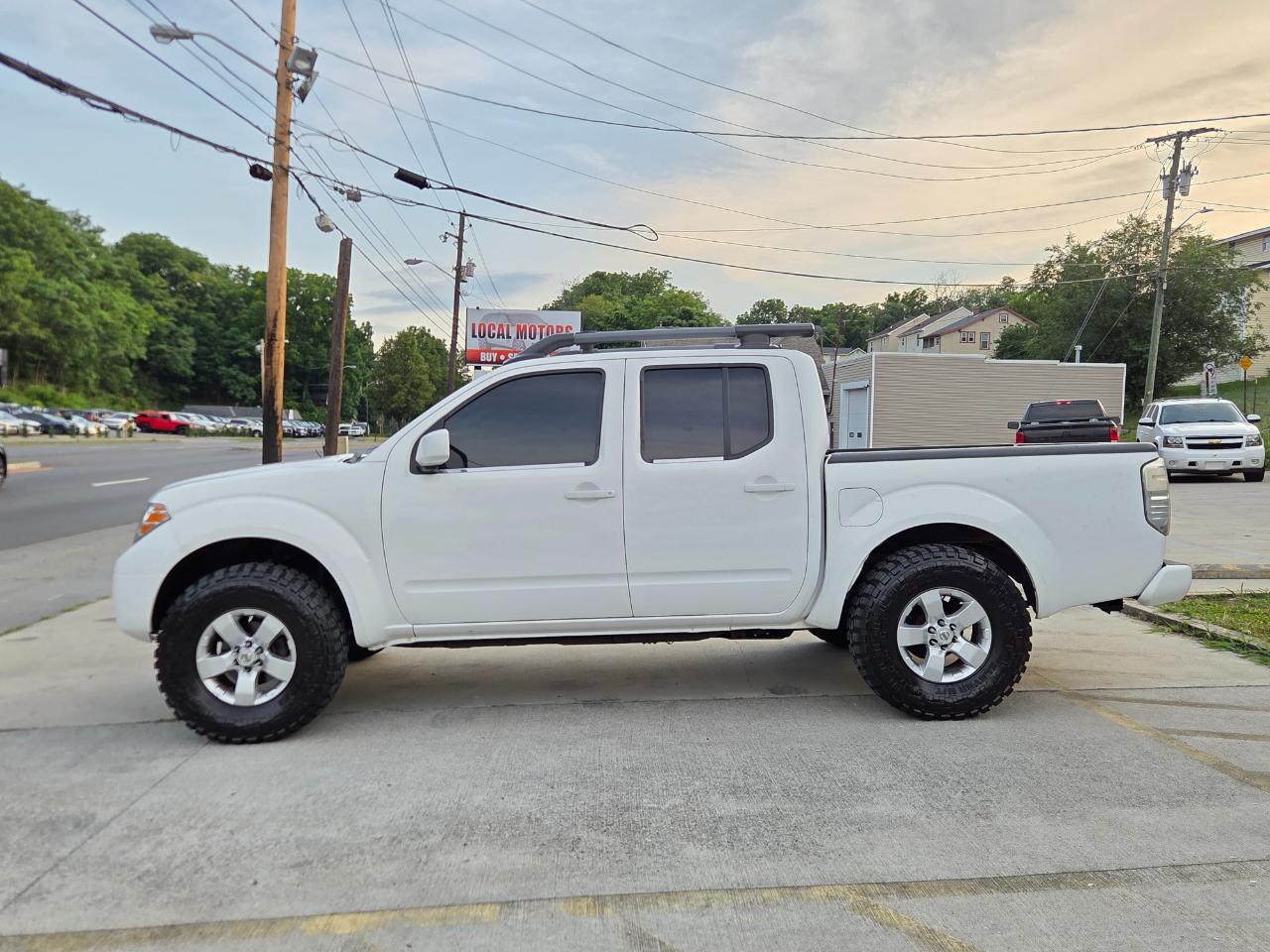 Nissan Frontier SL Crew Cab 4WD 2011