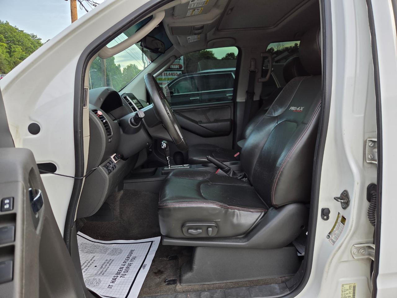 Nissan Frontier SL Crew Cab 4WD 2011