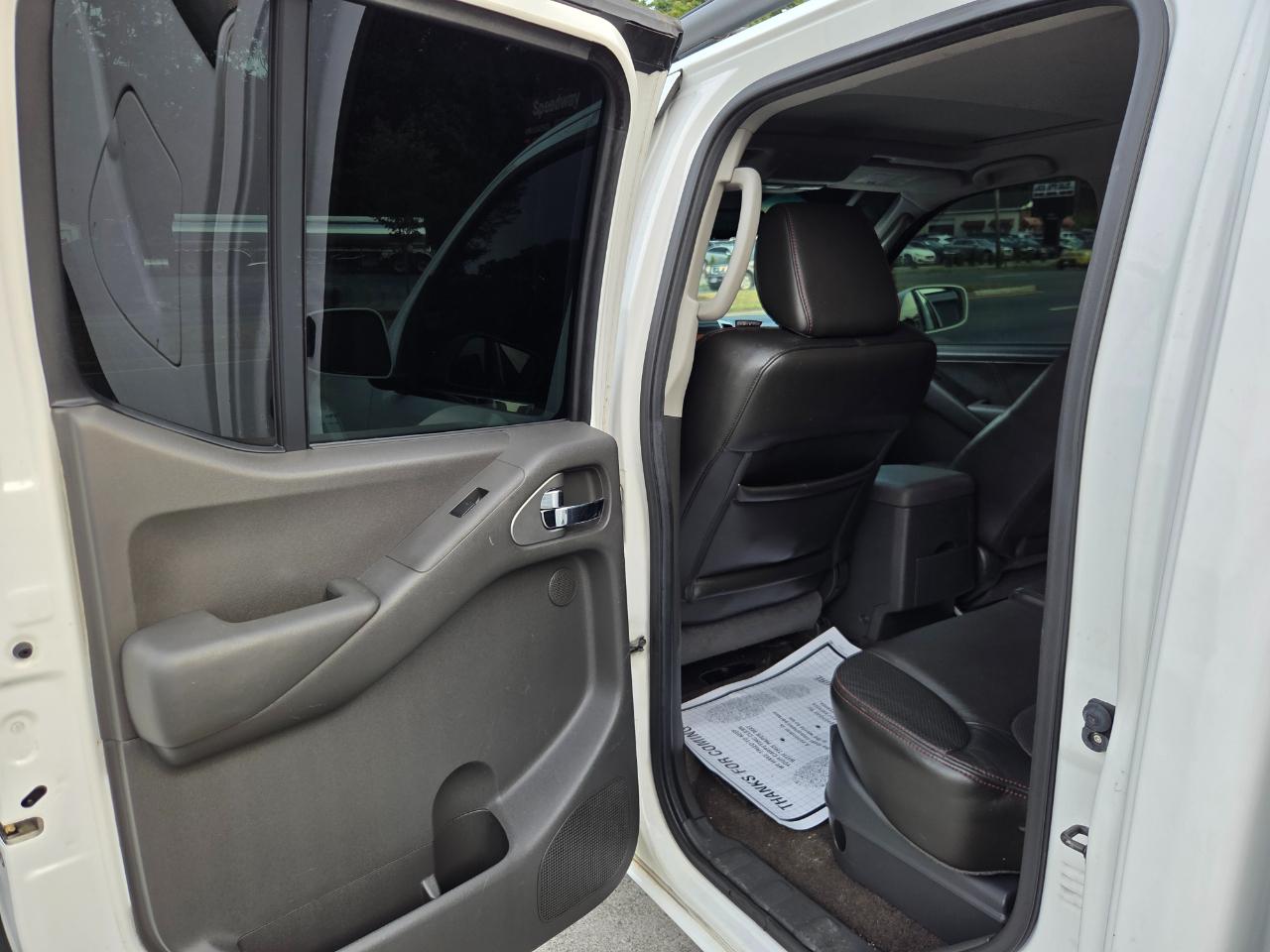 Nissan Frontier SL Crew Cab 4WD 2011