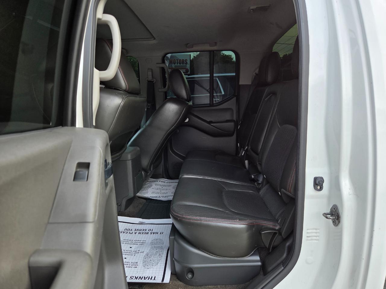 Nissan Frontier SL Crew Cab 4WD 2011