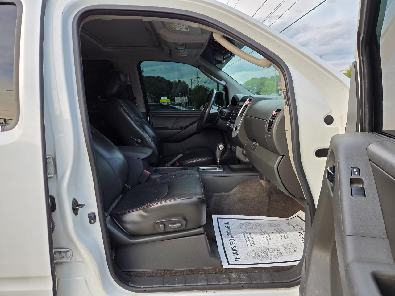 Nissan Frontier SL Crew Cab 4WD 2011