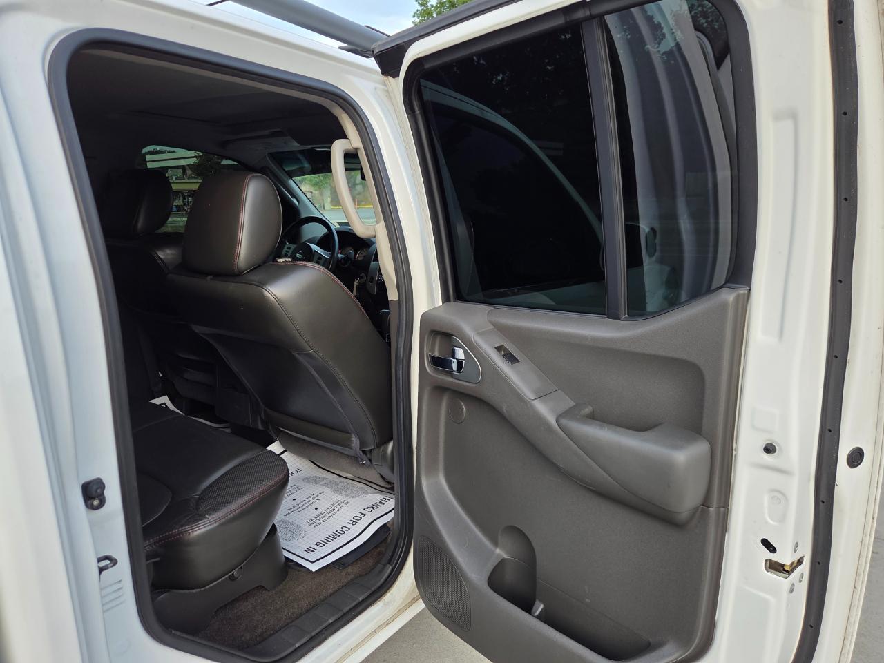 Nissan Frontier SL Crew Cab 4WD 2011