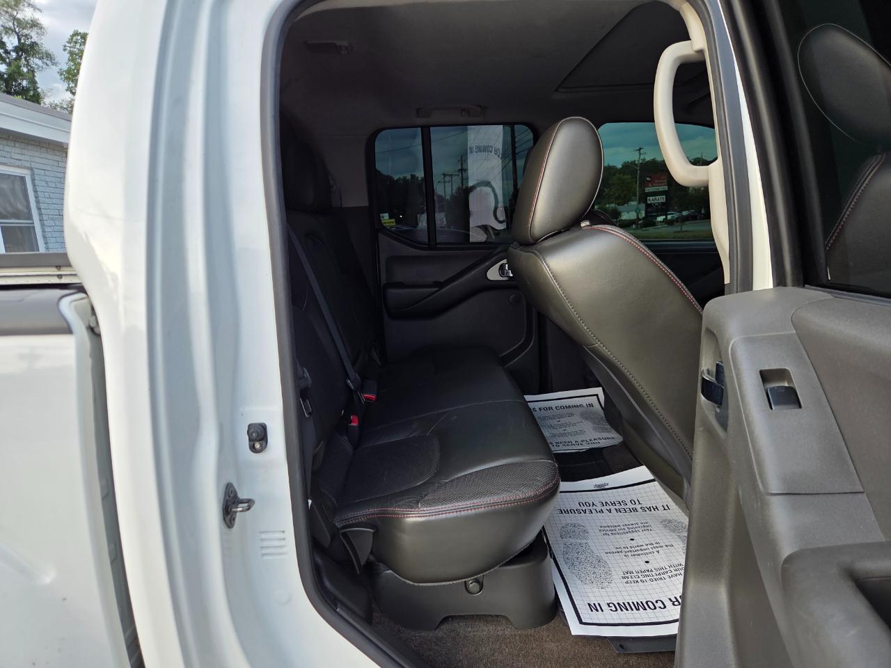 Nissan Frontier SL Crew Cab 4WD 2011