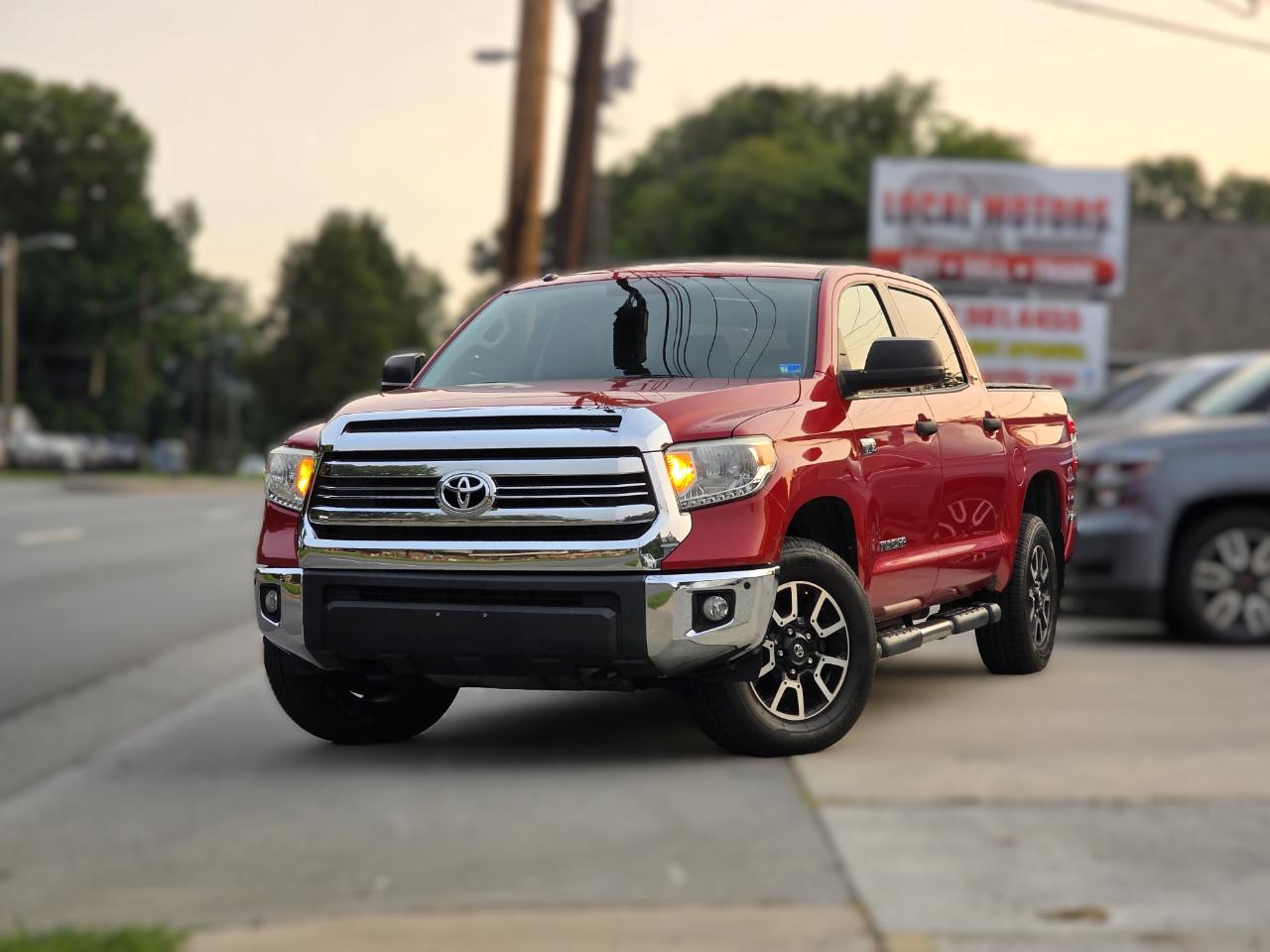 Toyota Tundra SR5 5.7L V8 CrewMax 4WD 2017