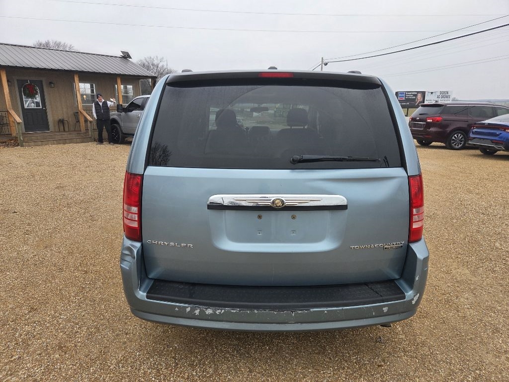 Chrysler Town & Country  2010