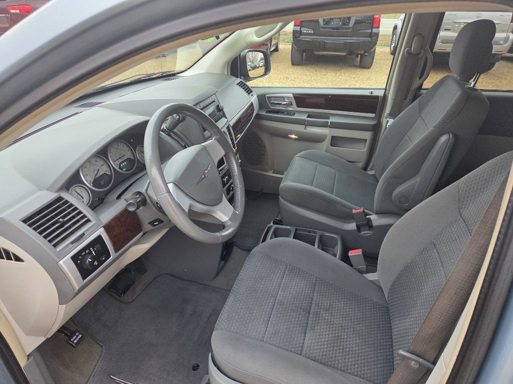 Chrysler Town & Country  2010