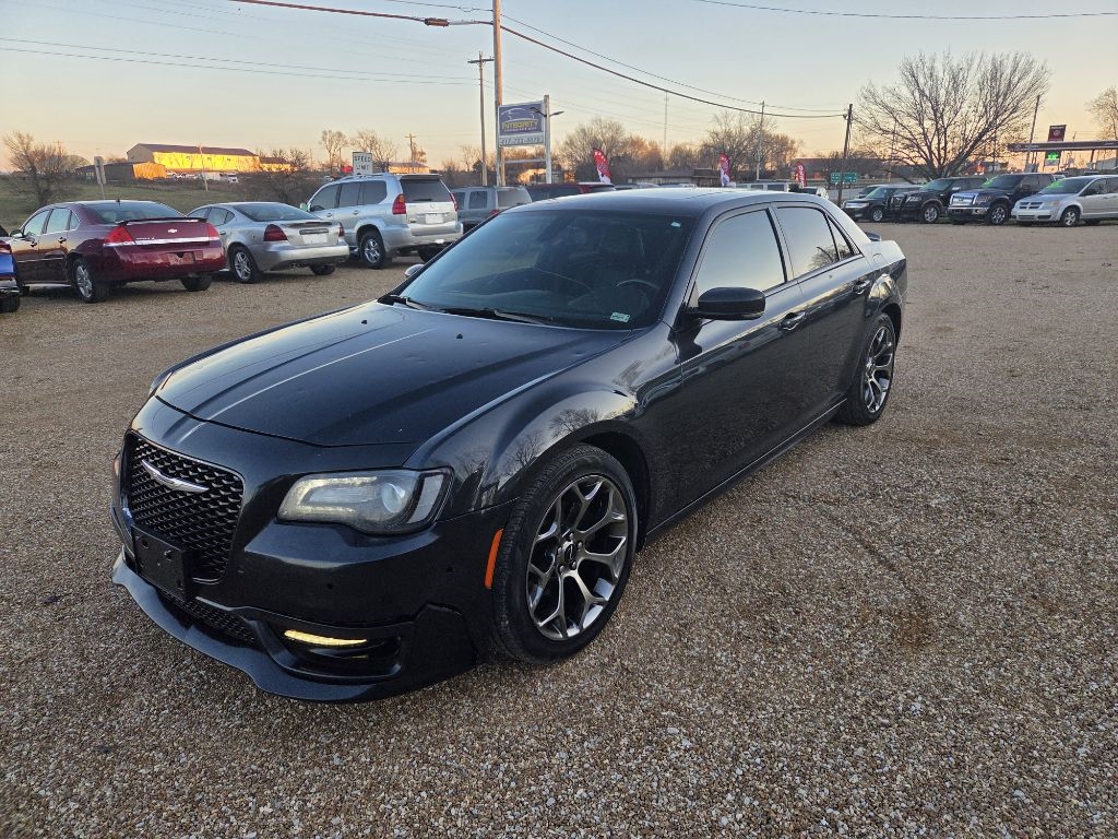 2018 Chrysler 300 S's photo