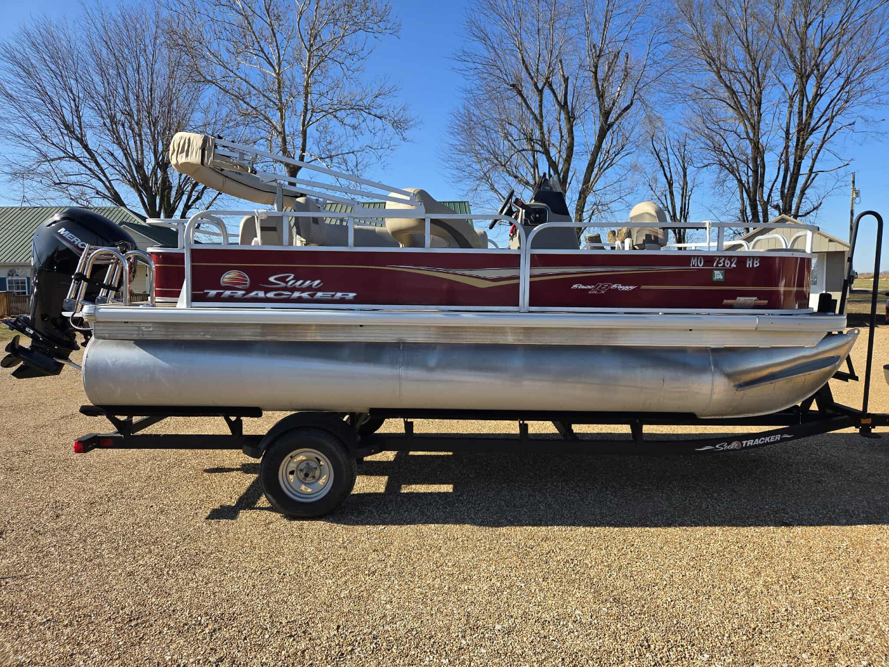 Bass Tracker Pontoon Boat  2023