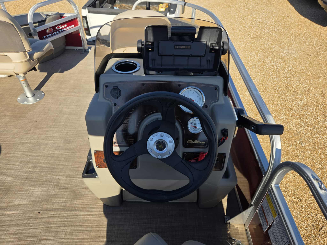 Bass Tracker Pontoon Boat  2023