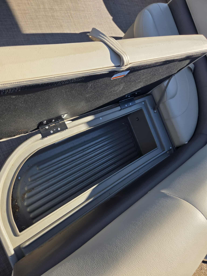 Bass Tracker Pontoon Boat  2023