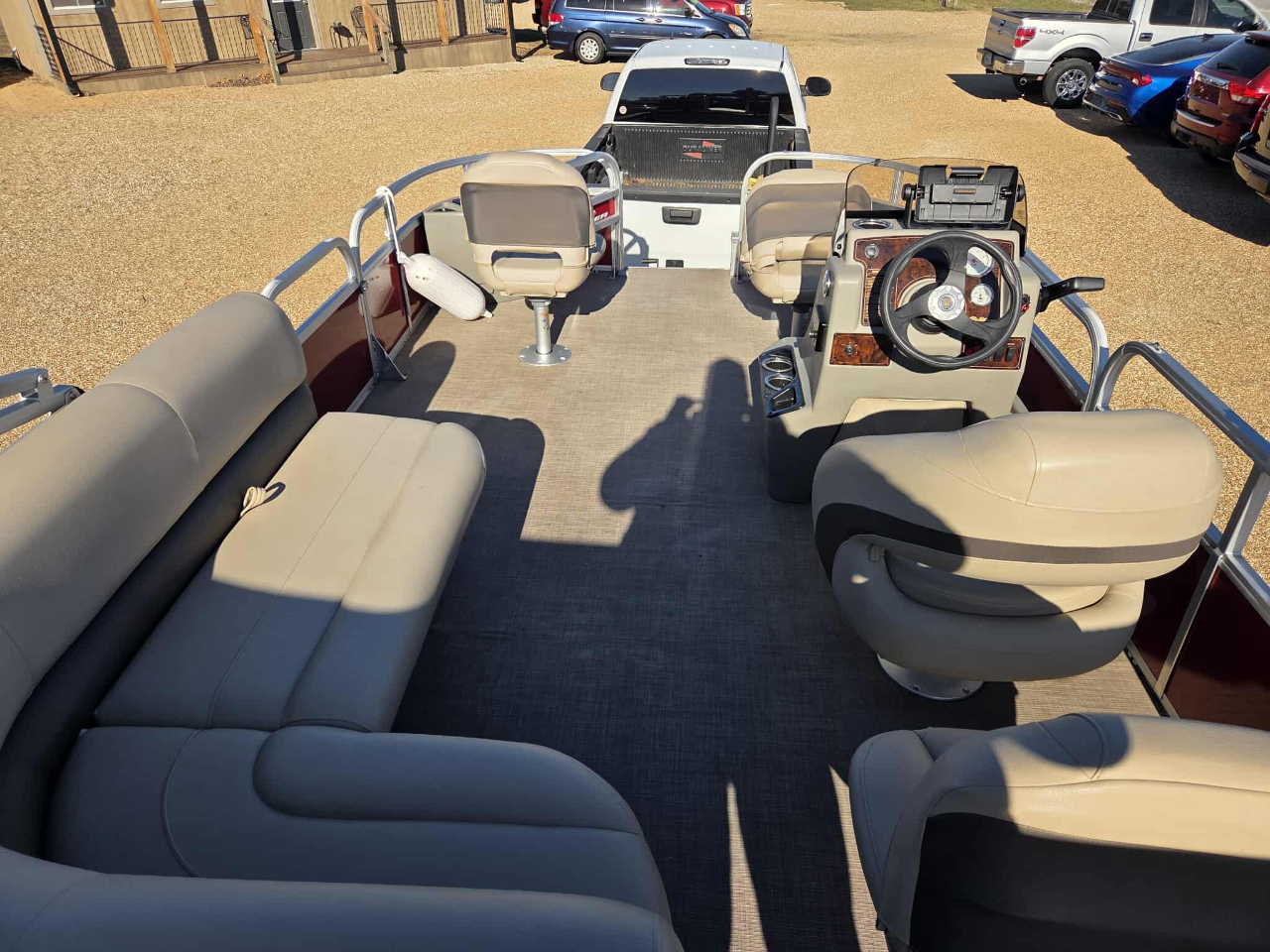 Bass Tracker Pontoon Boat  2023