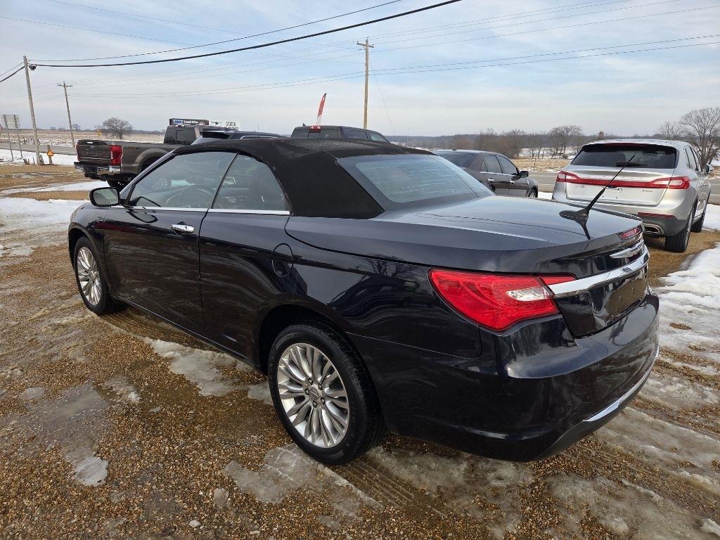 Chrysler 200  2011