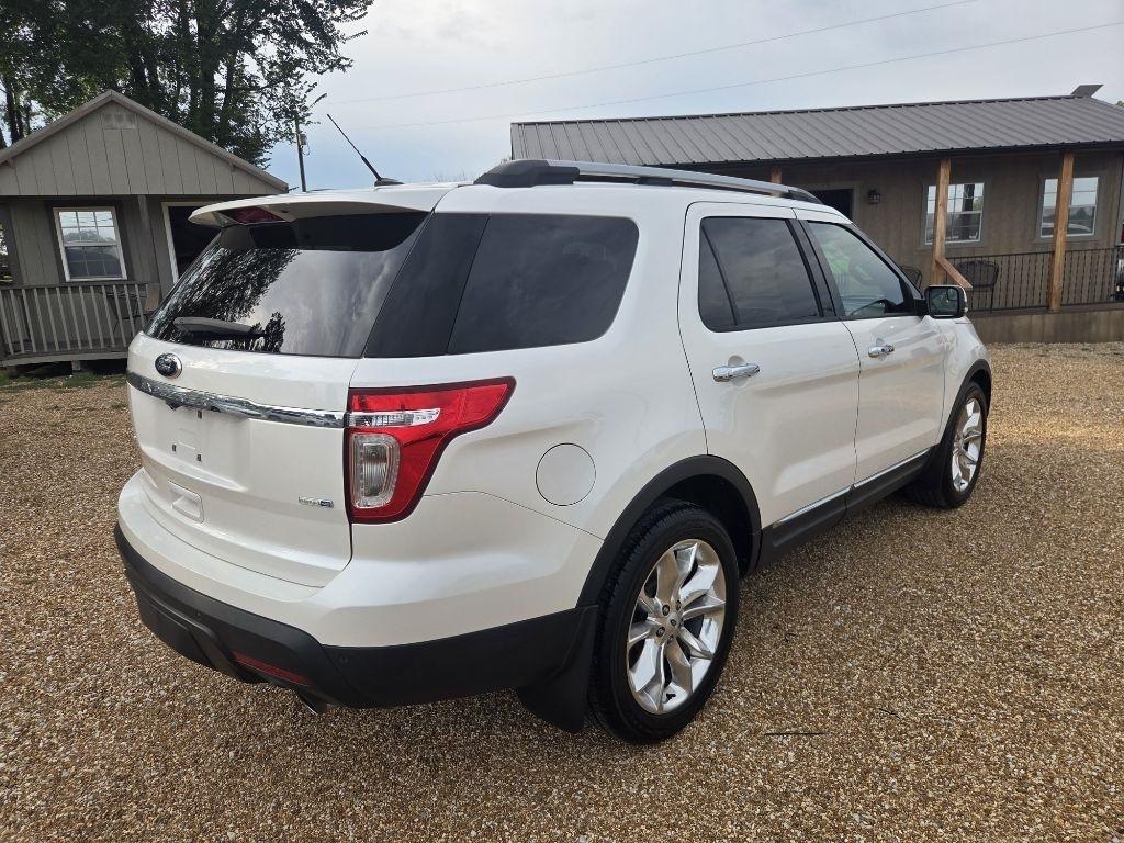 Ford Explorer photo 2