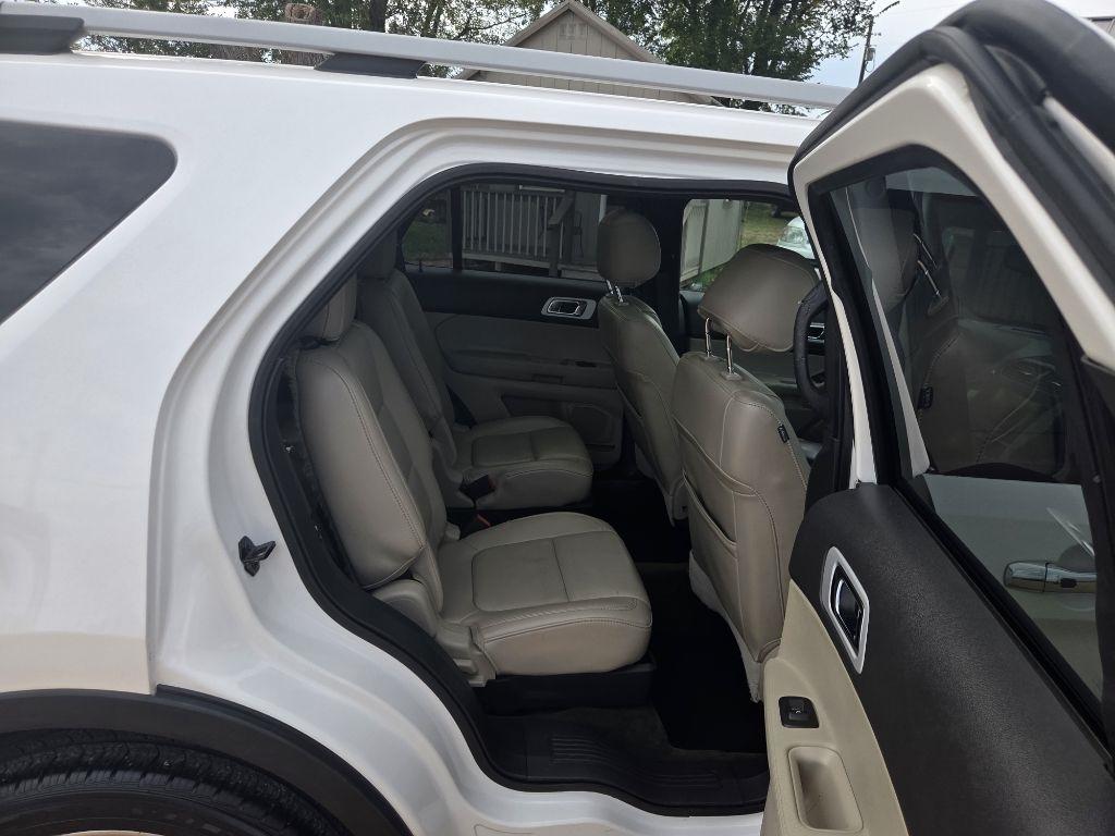 Ford Explorer photo 12
