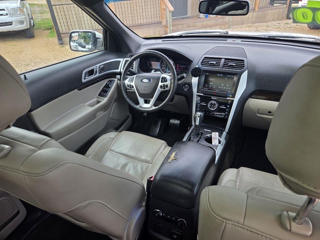 Ford Explorer photo 15
