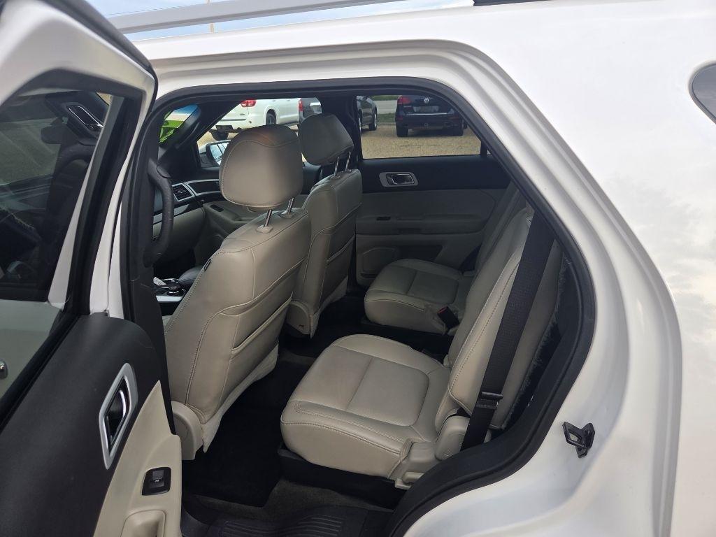 Ford Explorer photo 18