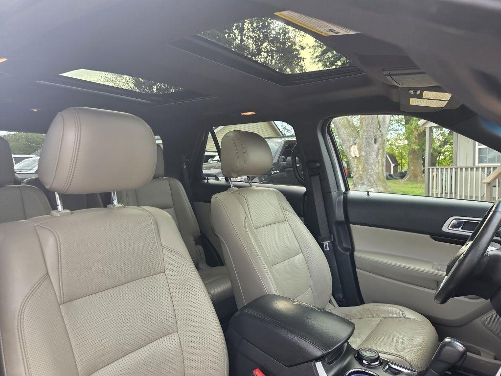 Ford Explorer photo 33