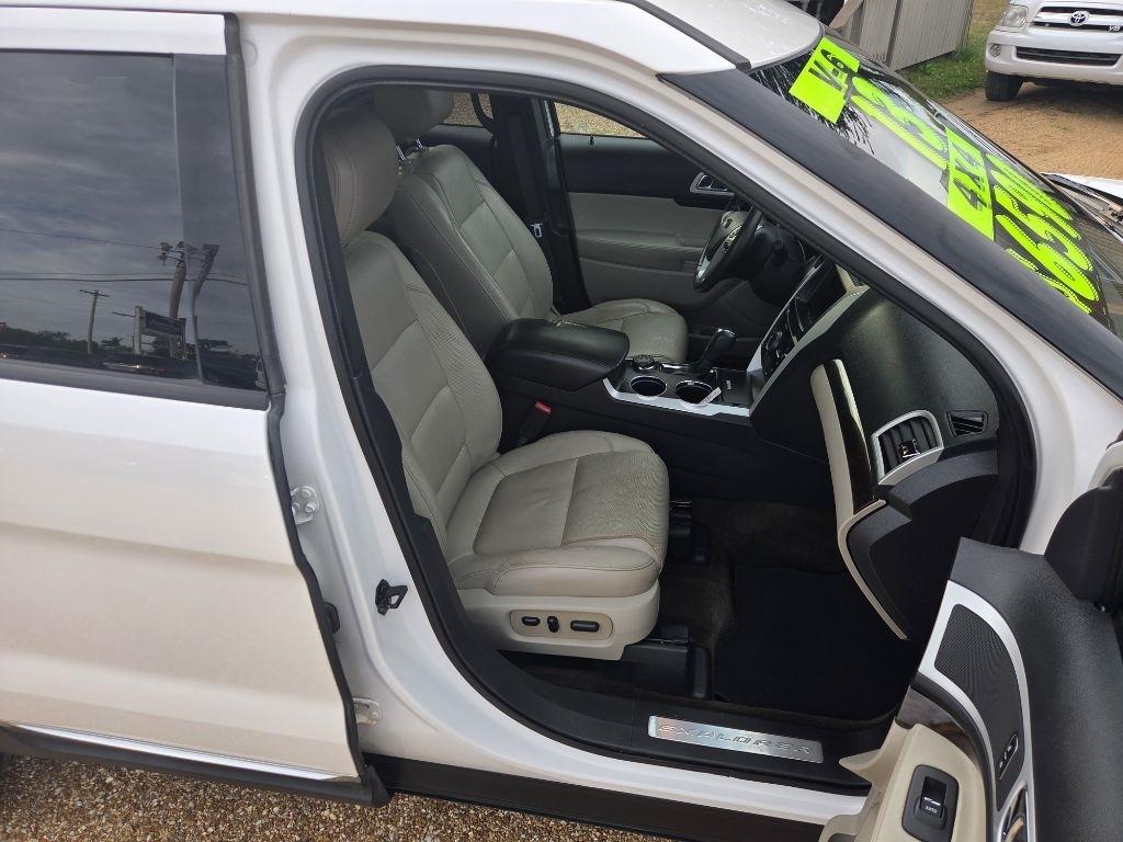 Ford Explorer photo 34