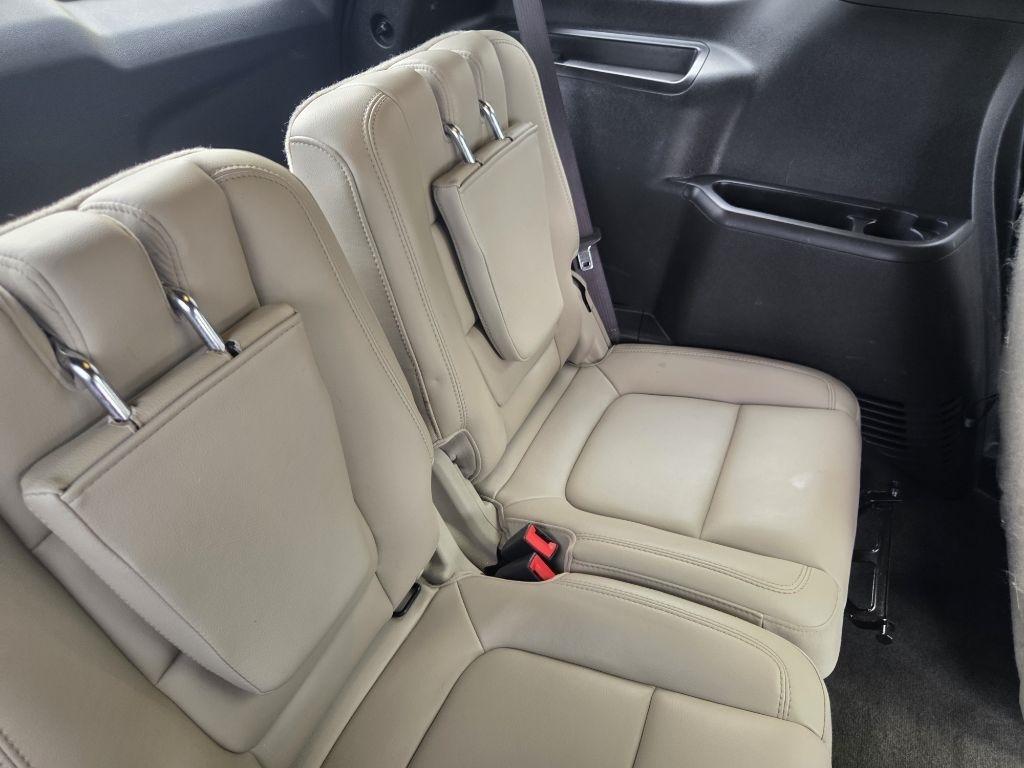 Ford Explorer photo 36