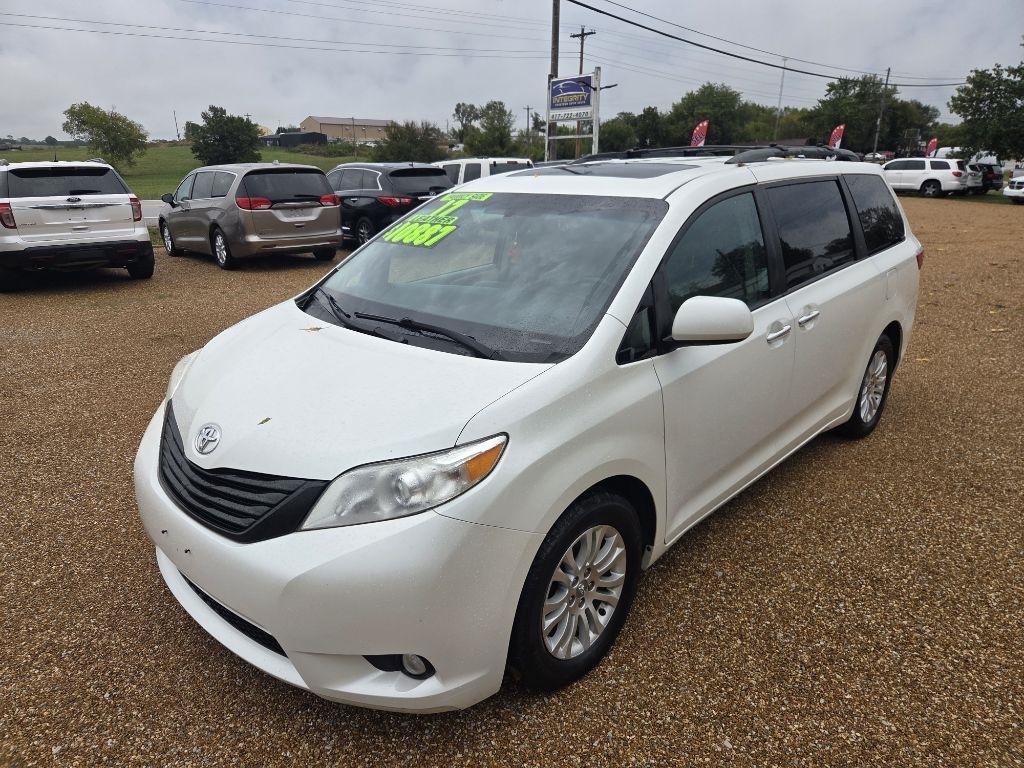 2017 Toyota Sienna XLE