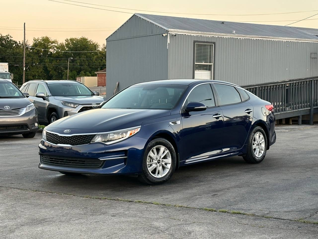 2017 Kia Optima LX's photo