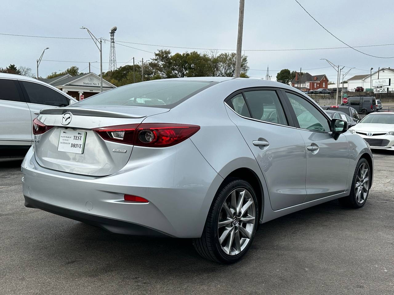 Mazda MAZDA3 s Touring AT 4-Door 2018 Mazda MAZDA3 s Touring AT 4-Door 2018