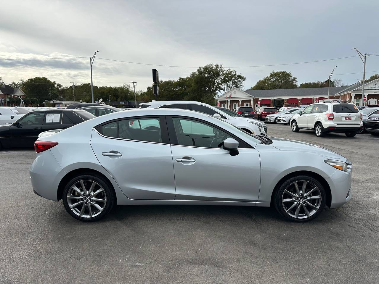 Mazda MAZDA3 s Touring AT 4-Door 2018 Mazda MAZDA3 s Touring AT 4-Door 2018