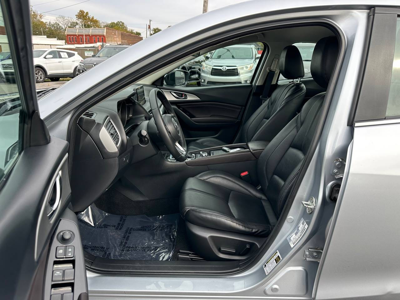 Mazda MAZDA3 s Touring AT 4-Door 2018 Mazda MAZDA3 s Touring AT 4-Door 2018