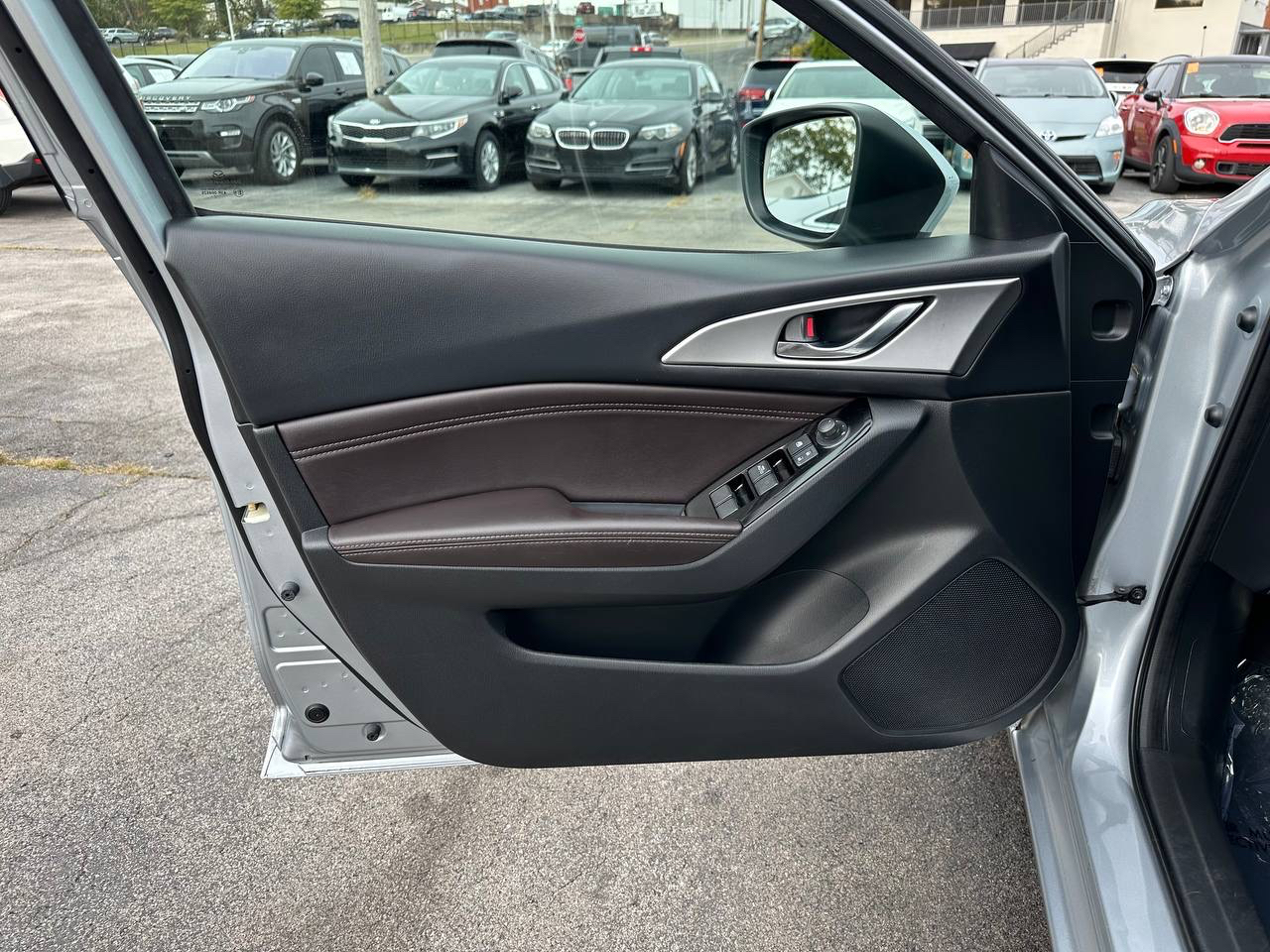 Mazda MAZDA3 s Touring AT 4-Door 2018 Mazda MAZDA3 s Touring AT 4-Door 2018