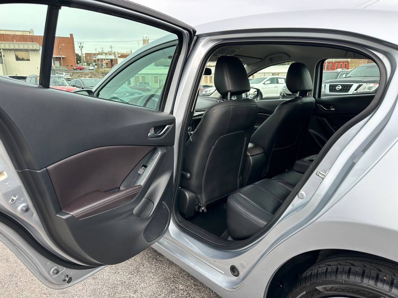 Mazda MAZDA3 s Touring AT 4-Door 2018 Mazda MAZDA3 s Touring AT 4-Door 2018