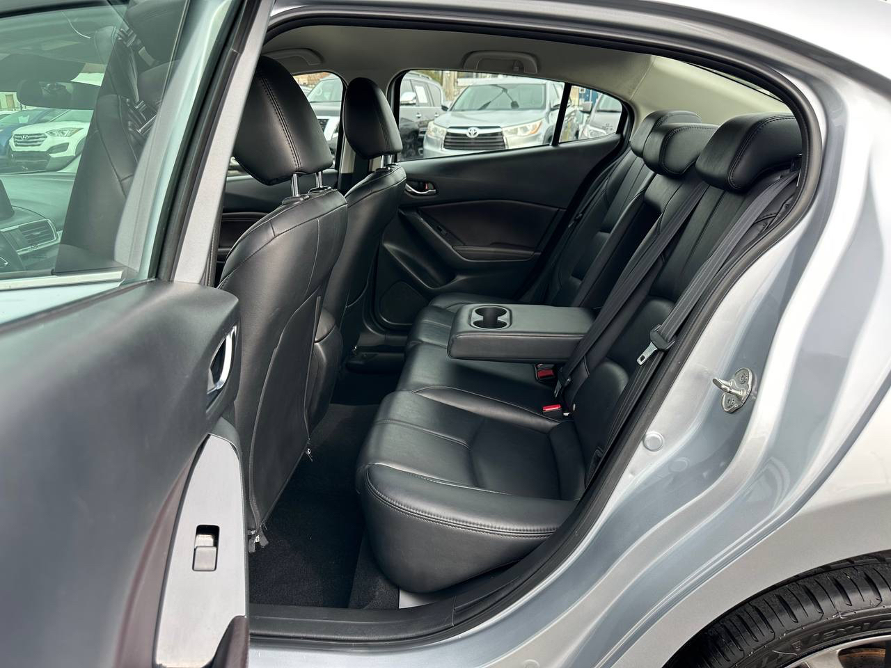 Mazda MAZDA3 s Touring AT 4-Door 2018 Mazda MAZDA3 s Touring AT 4-Door 2018